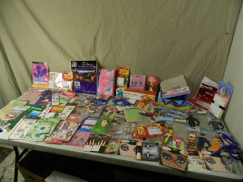 lot 165 image: Craft Items