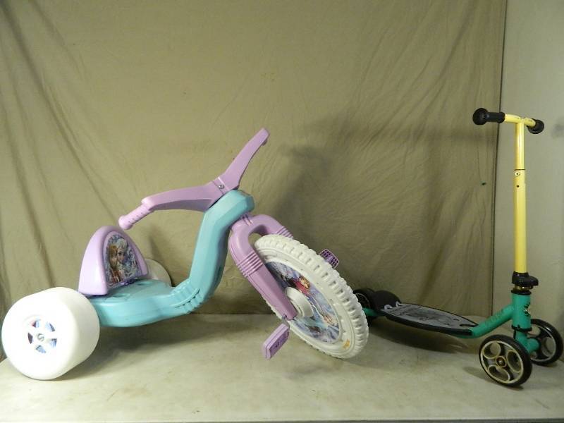 lot 169 image: Frozen Trike and Scooter
