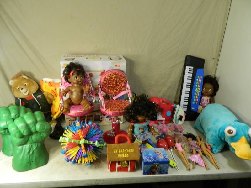 lot 170 image: Teddy Ruxspin, Dolls, and Other Toys