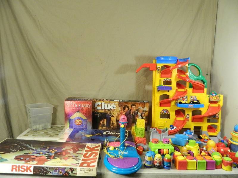 lot 186 image: Games and Toys