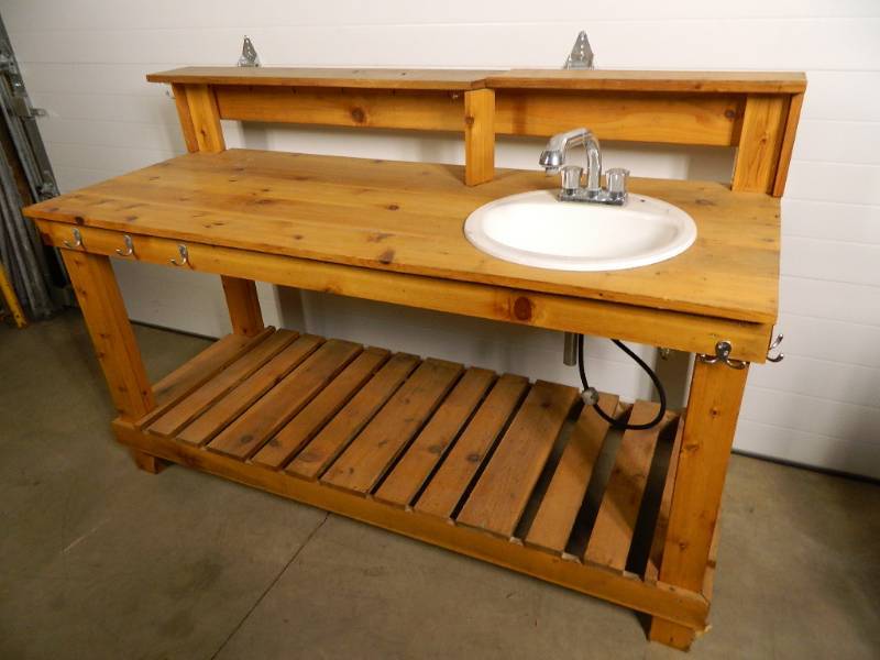 lot 83 image: Garden Bench with Sink