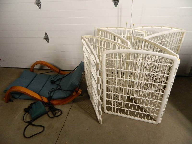 lot 84 image: Hanging Lounge Chair and Plastic Kennel Panels