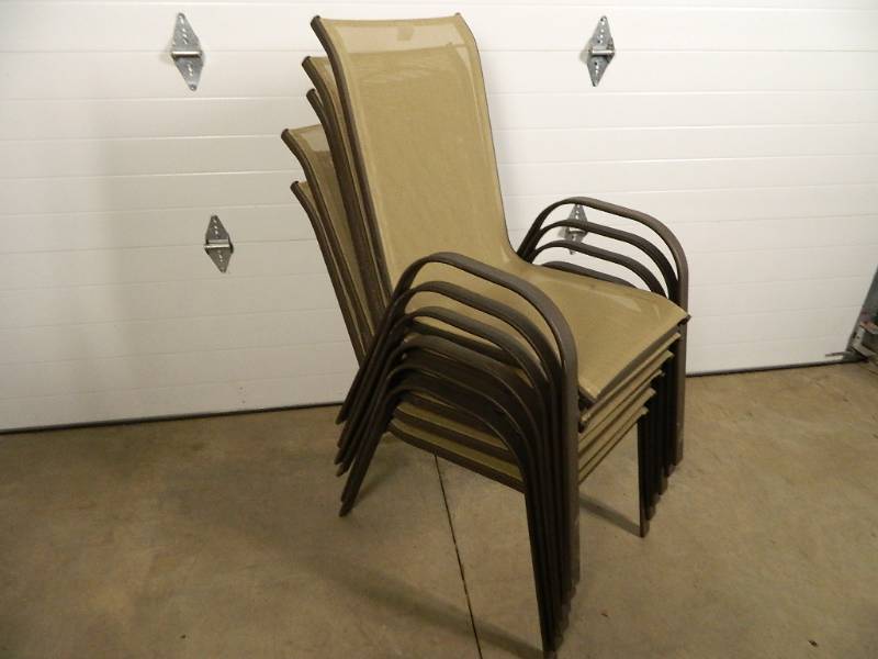lot 90 image: 6 Patio Chairs