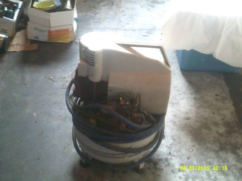 lot 6 image: TOOLSHOP AIR COMPRESSER