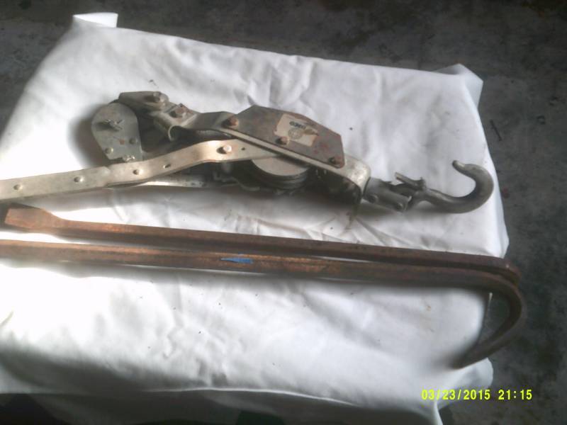 lot 16 image: COME ALONG AND 2 PRY BARS
