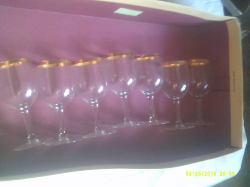 lot 26 image: SET OF 7 GOLD RIMMED WINE GLASSES