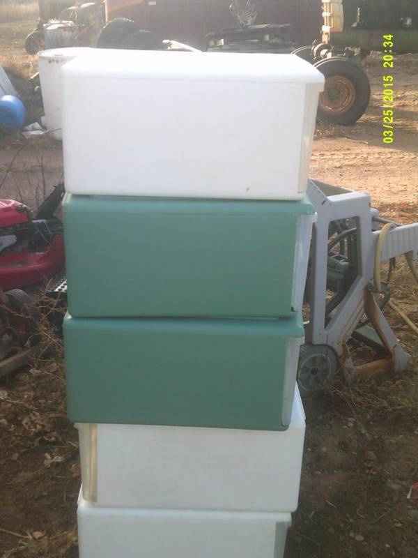 lot 29 image: 5 SLIDING DRAWER TOTES