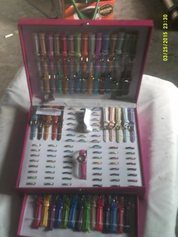 lot 42 image: ASHLEY WATCH EXCESSESARY KIT