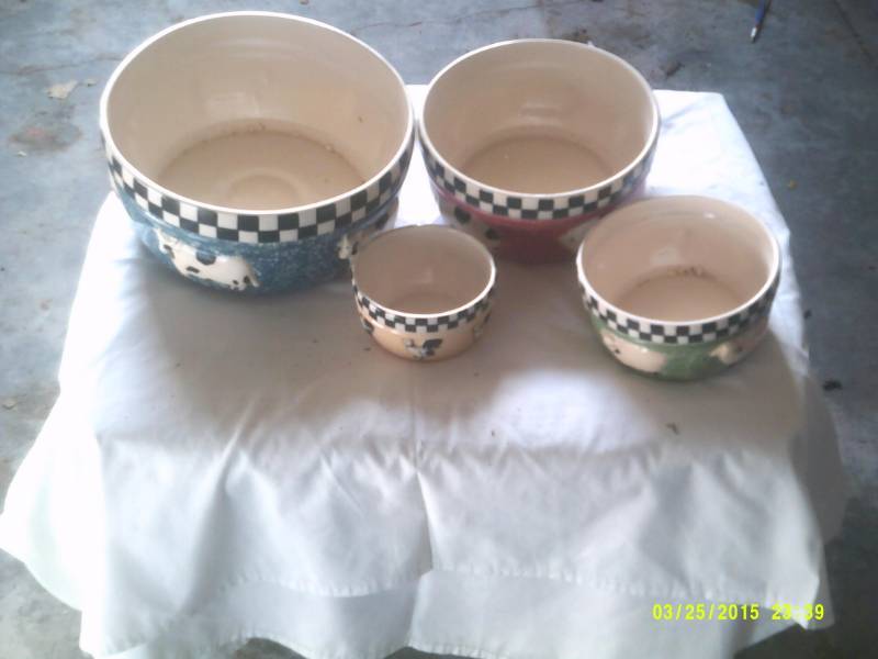 lot 44 image: VINTAGE MIXING BOWL SET