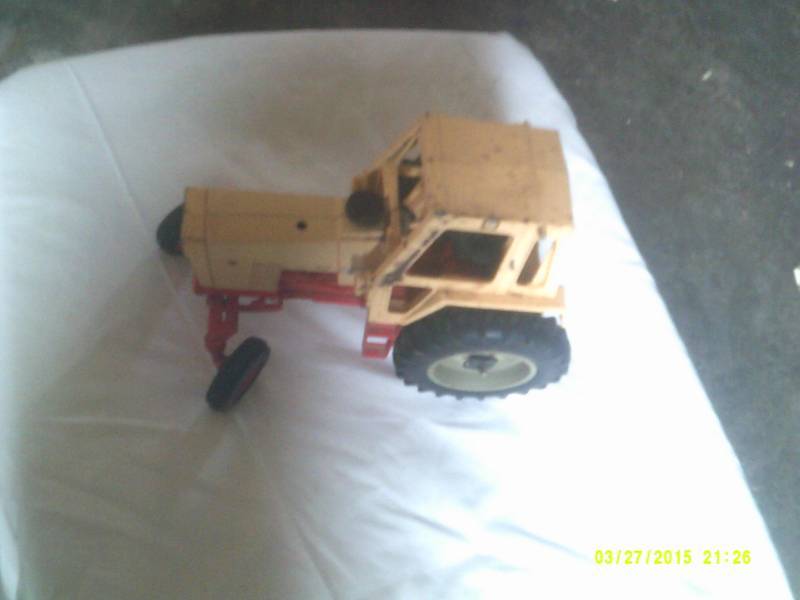 lot 51 image: VINTAGE CASE TRACTOR