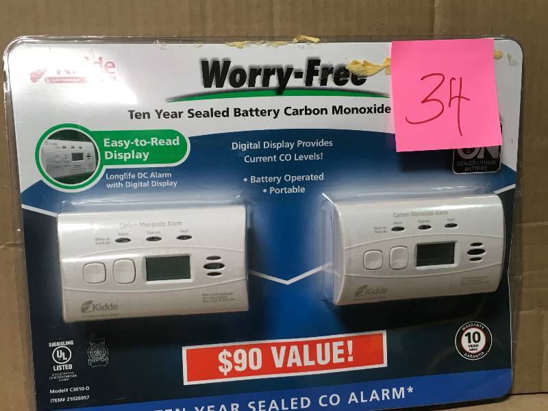 lot 34 image: Kidde Worry Free 10-Year Lithium Battery Carbon Monoxide Detector with Digital Display (2-pack) in like new condition