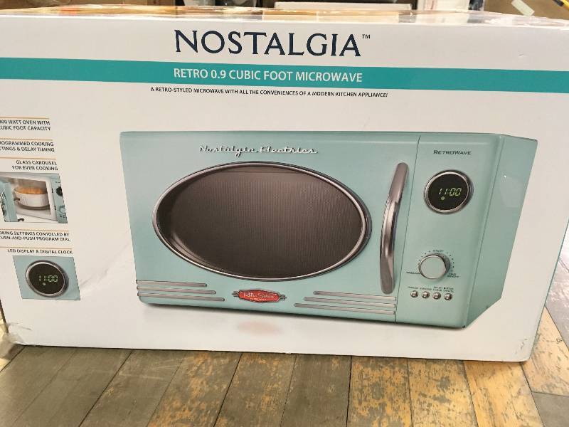 Nostalgia 0.9 cu. ft. Countertop Microwave Oven in Aqua in like new condition
