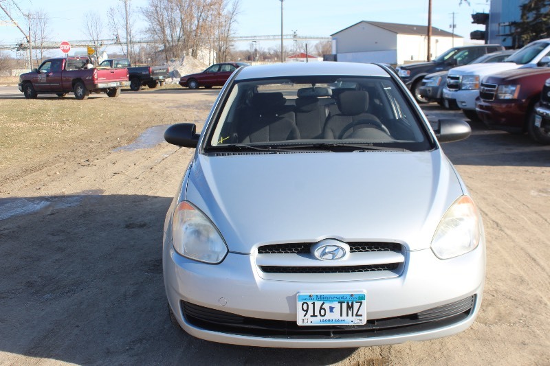 lot 3250 image: 2009 Hyundai Accent GS - 2 Owner - 134,766 Miles -