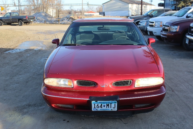 lot 3252 image: 1998 Oldsmobile 88 LS