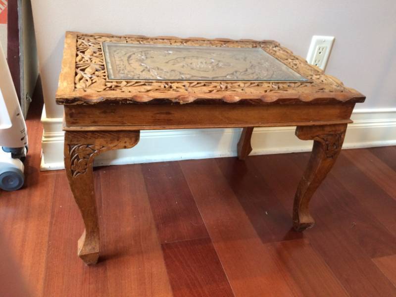 lot 7 image: WOW PURCHASED AT AN EXCELSIOR ANTIQUE STORE AFRICAN DEEP CARVED WOOD & GLASS INLAYED END SIDE LAMP TABLE - GORGEOUS & PAINTED DETAILS