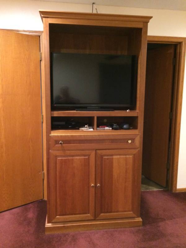 lot 35 image: LOVELY ONE OF A KIND CUSTOM KRANTZ DESIGN CHERRY AND BIRDS EYE MAPLE WOOD LARGE BEDROOM DRESSER CABINET WITH SECRET HIDDEN STORAGE SAFE - SPECTACULAR CONDITION PLUS SECURITY OF YOUR PRECIOUS ITEMS