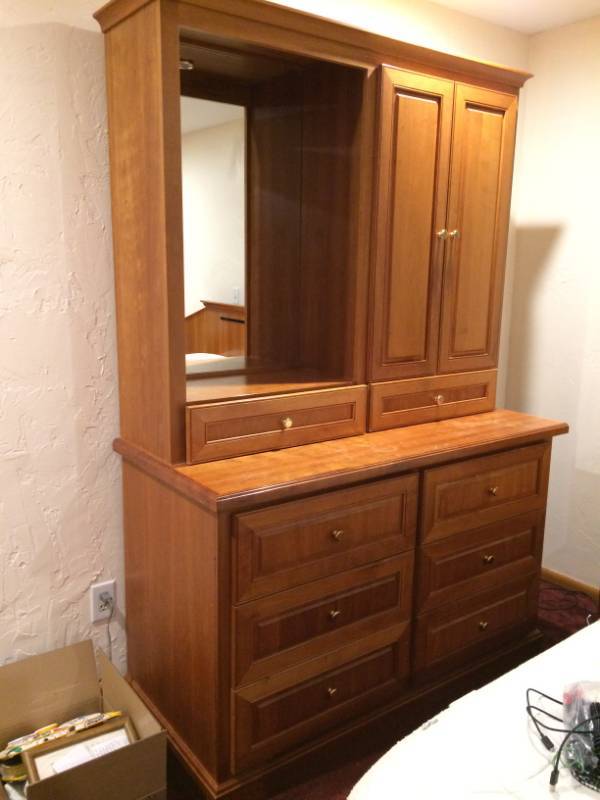 lot 34 image: LOVELY ONE OF A KIND CUSTOM KRANTZ DESIGN CHERRY AND BIRDS EYE MAPLE WOOD LARGE BEDROOM DRESSER CABINET WITH LIGHTED MIRROR - OVERSIZED DRAWERS - TOP OF DRESSER HAS SOME WATER STAINS BUT CAN BE RESTORED EASILY WITH SOME VARNISH