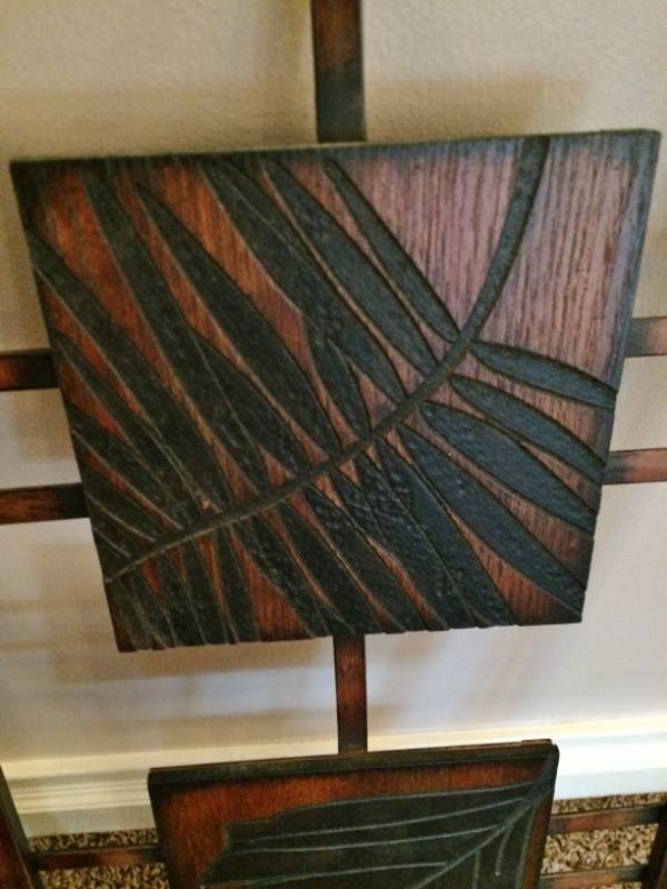 lot 21 image: CONTEMPORARY PAIR LEAVES METAL DECORATIVE WALL ART PIECES - EXCELLENT CONDITION