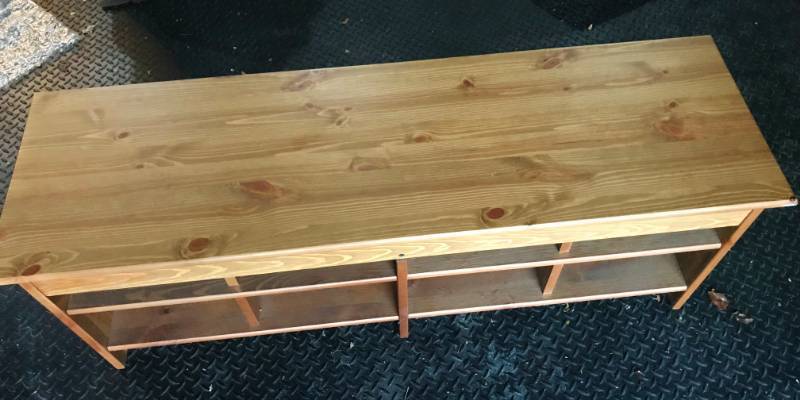 lot 30 image: SOLID WOOD BENCH MUD ROOM SEATING WITH STORAGE SHELVES - EXCELLENT CONDITION