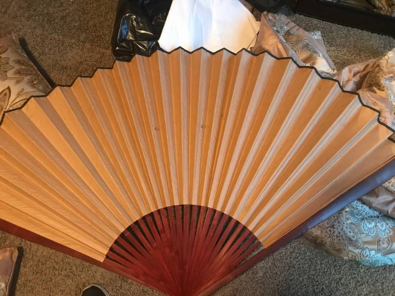 lot 14 image: 5 FOOT WALL MOUNT CHINESE FAN - EXCELLENT CONDITION