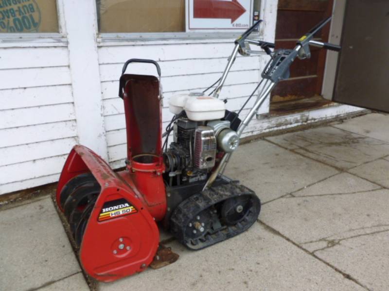 lot 1 image: Honda Snowblower