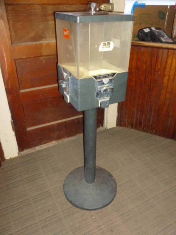 lot 3 image: Bulk Candy Vending Machine