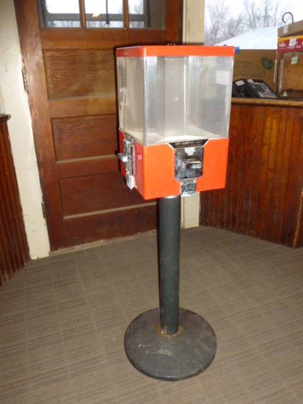 lot 4 image: Bulk Candy Vending Machine