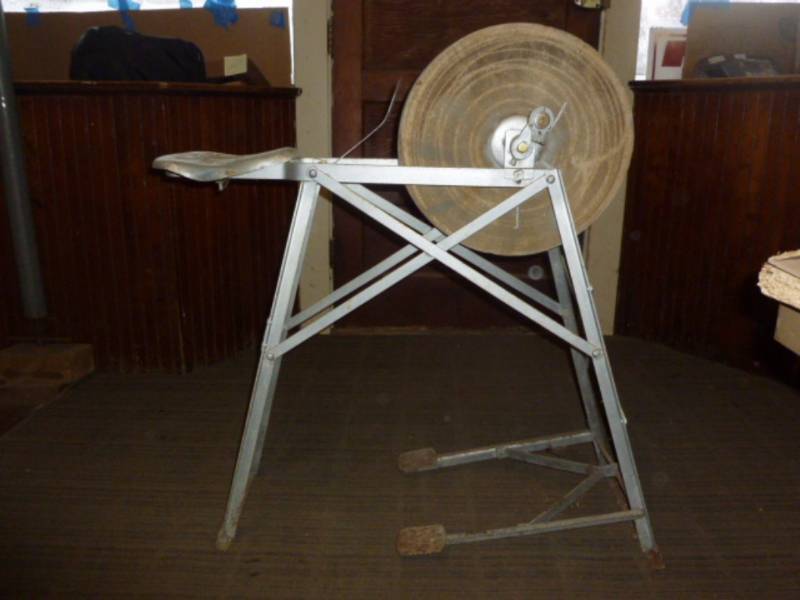 lot 6 image: Antique Wet Stone Grinder