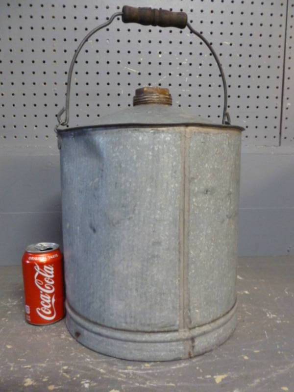 lot 9 image: Vintage Railroad Oil Can