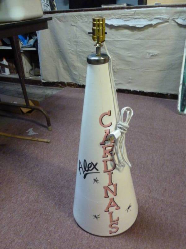 lot 11 image: Lamp