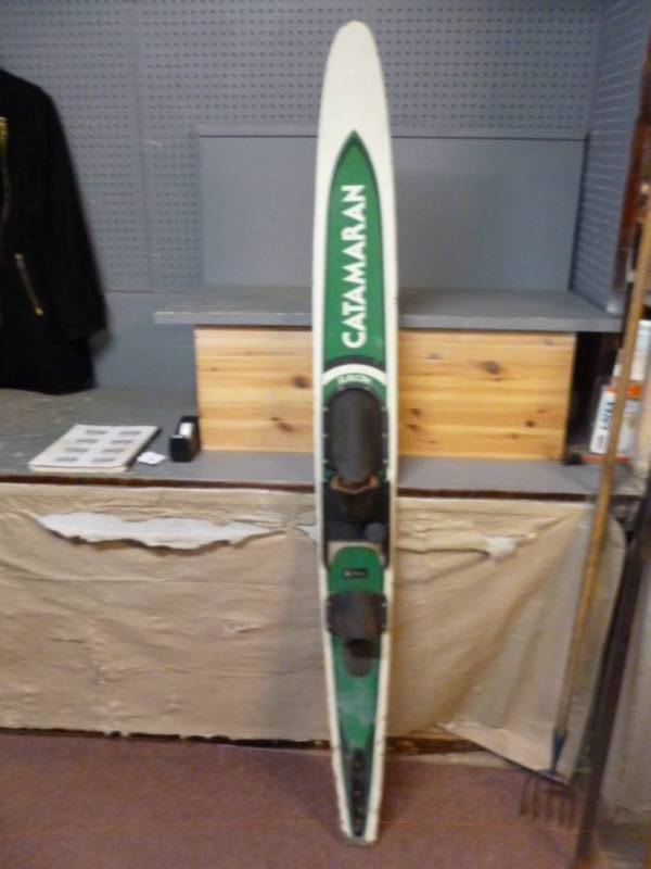 lot 16 image: Vintage Wooden Ski