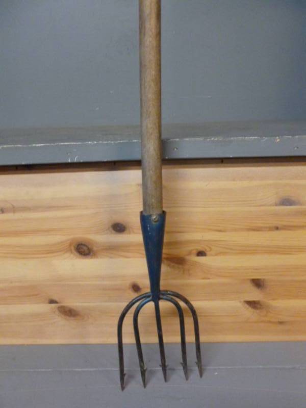 lot 17 image: River Spear