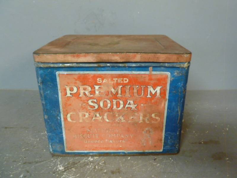 lot 31 image: Vintage Metal Container