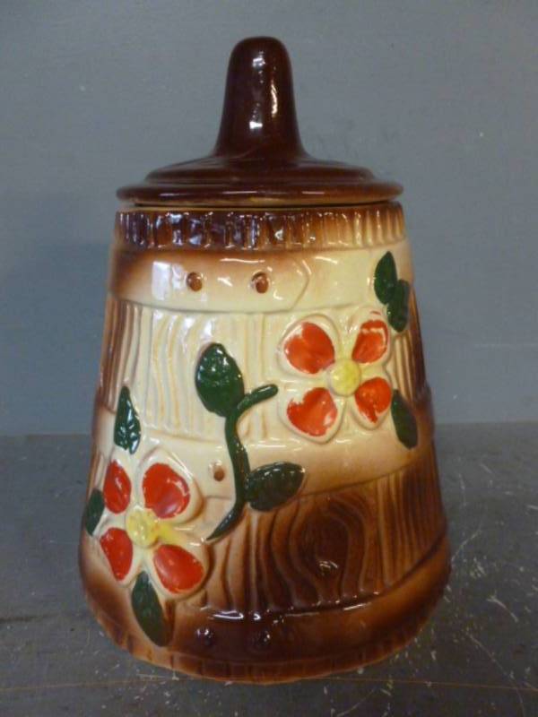 lot 36 image: Vintage Cookie Jar