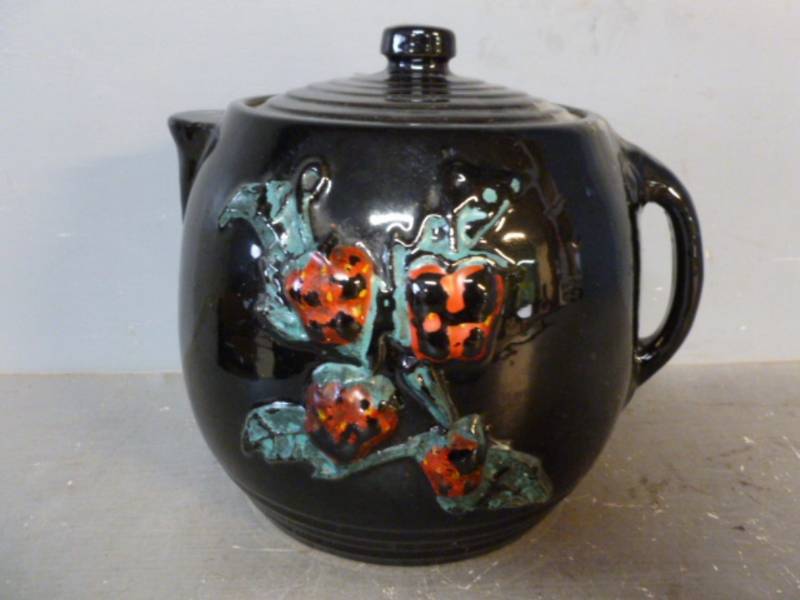 lot 38 image: Vintage Cookie Jar