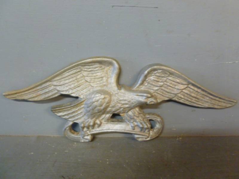 lot 44 image: Vintage Eagle Decoration