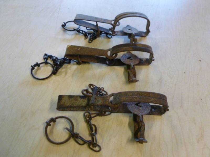 lot 106 image: Vintage Traps