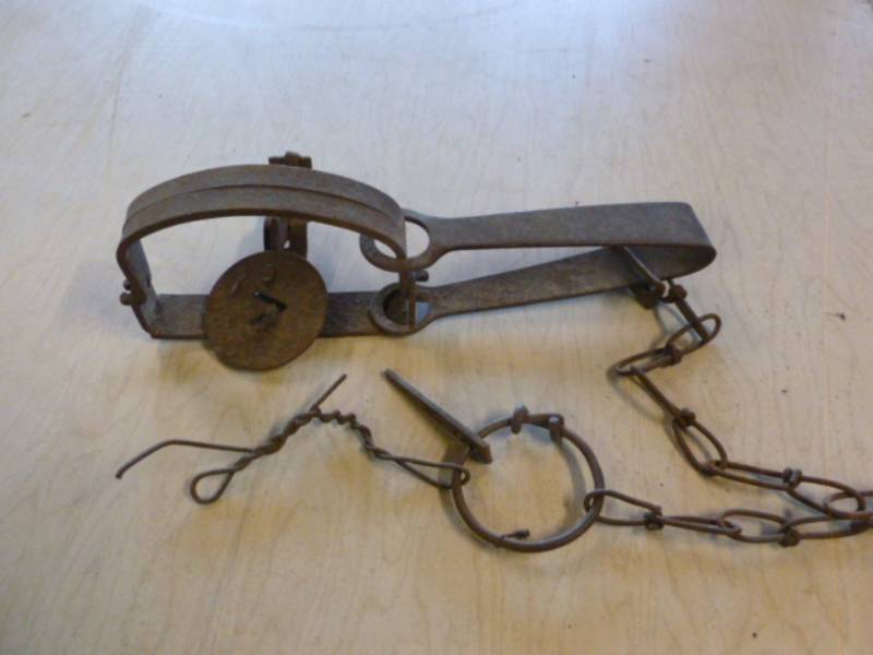 lot 112 image: Vintage Trap