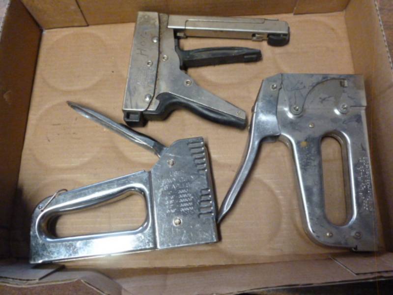 lot 138 image: Staple Guns