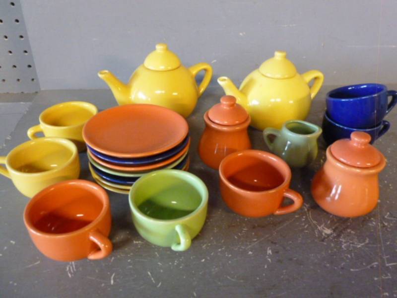 lot 150 image: Kids Dish Set