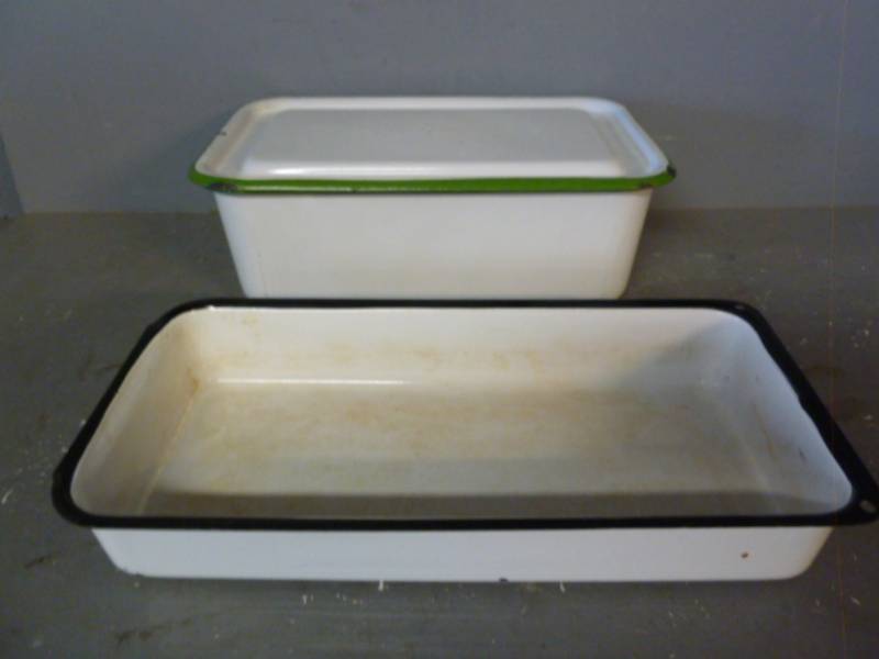 lot 153 image: Vintage Enamelware