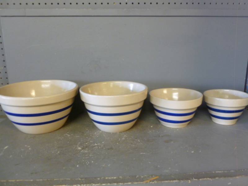 lot 154 image: Mixing Bowl Set