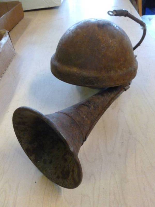 lot 189 image: Vintage Truck Horn