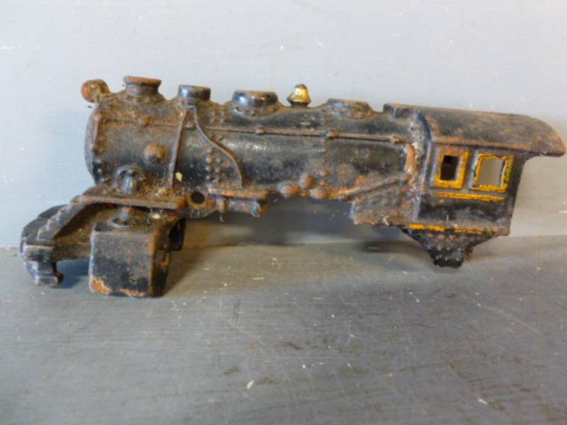 lot 198 image: Vintage Cast Iron Toy