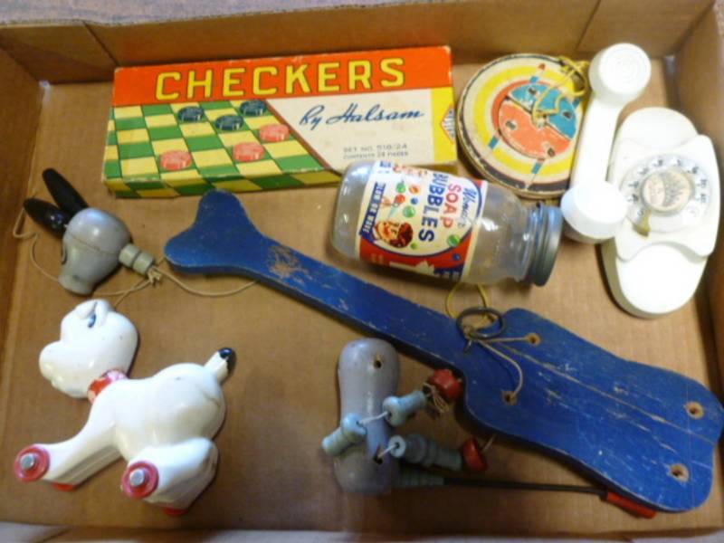 lot 204 image: Vintage Toys
