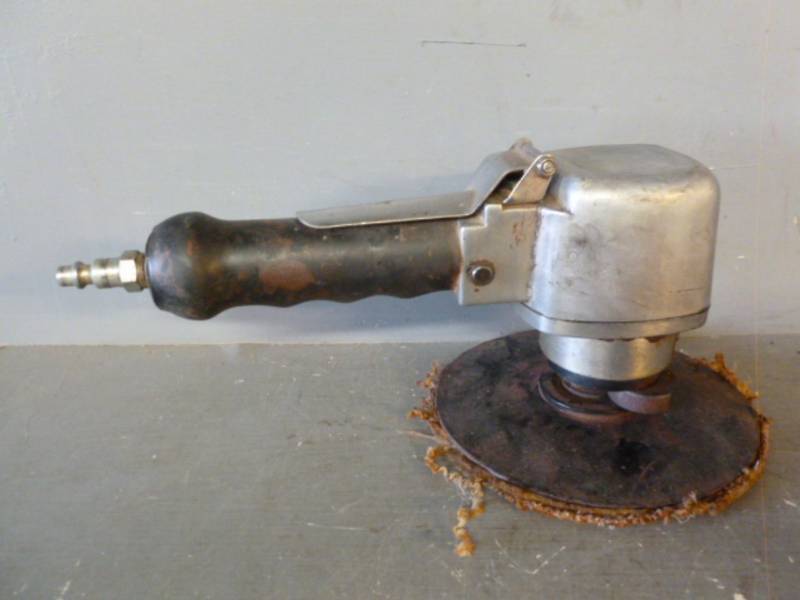 lot 205 image: Pneumatic Tool