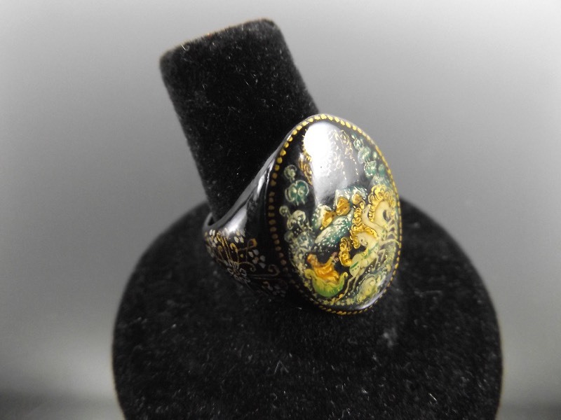 lot 16 image: RARE Russian Palekh Hand-Painted Lacquered Wood Ring Size 7.5