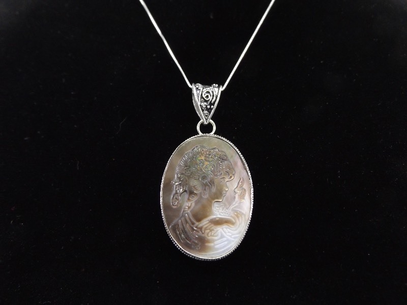 lot 41 image: .925 Sterling Silver Mother of Pearl Cameo&nbspPendant Necklace