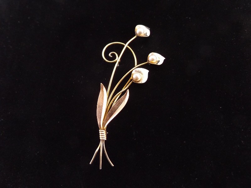 lot 65 image: Large Vintage Van Dell 12k Gold Fill Flower Bouquet Brooch