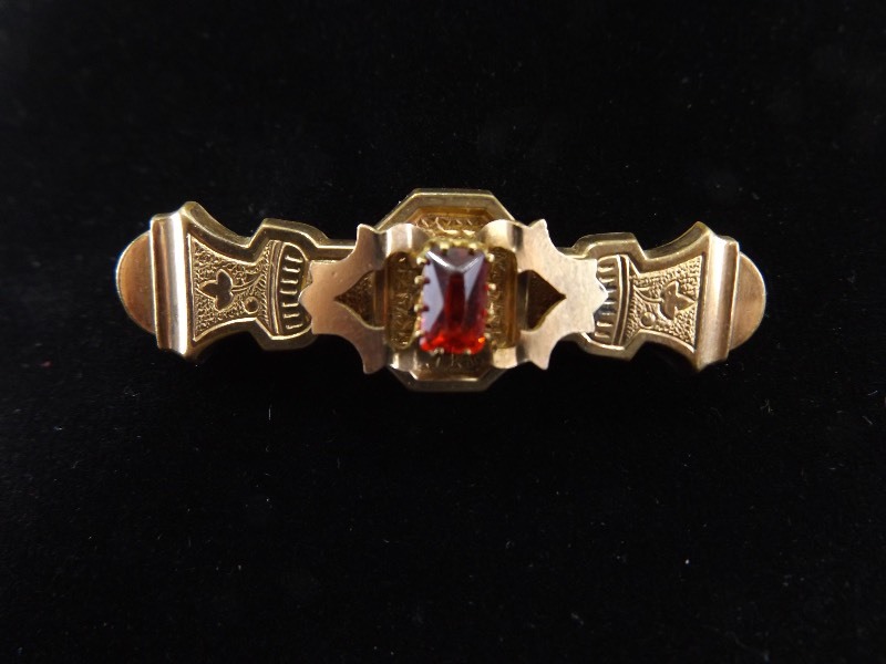lot 66 image: Antique Gold and Ruby Type Stone Brooch
